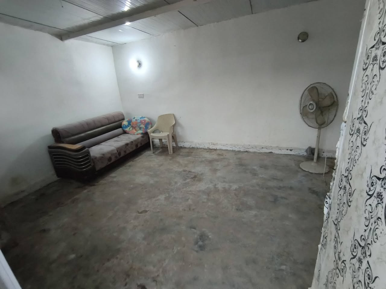 السلام عليكم
حقل مال ابقار للبيع 

المساحه 325

سند طابو زراعي 

غرفه مال تبن مع غرفه استراحه مع بير ماء
العنوان صلاح الدين قضاء بلد قرب البرندس

الاستفسار ‏‪***********‬‏
