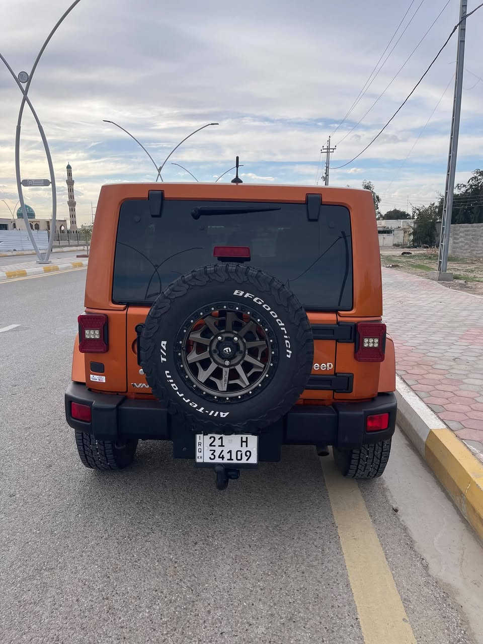 جيب رانكلر خليجي موديل ٢٠١١ رقم سليمانية ٦ سلندر مكينة وكير بشرط برغي ما مفتوح مكفولة كفالة عامة من قطرة صبغ أو بارد أو حتى شخط ، سيارة كشف ثلاث قطع السقف فايبر والدوسات كهرباء تفتح وتسد مع الباب . ماشية ١٣٥ الف كيلو حقيقي وشرط الفحص ، تبريد ثلج ولايتات زنون كامرة وحساسات ، السيارة جديدة بمعنى الكلمة ومالت بيت ومحافظين عليها . مكان السيارة الرمادي . المركز .
للأستفسار عن السعر الأتصال بالرقم ***********
ملاحظة / اني مكلف بالنشر فقط والشراي يتصل على الرقم .
