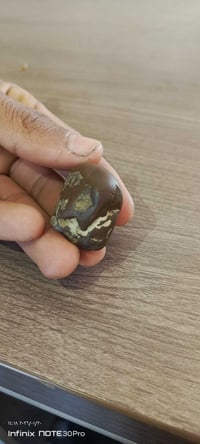 عينة معدنيه حجر دم دجاج حمر خشنه خلفيته بيضاء  سعر خاص 07801135792