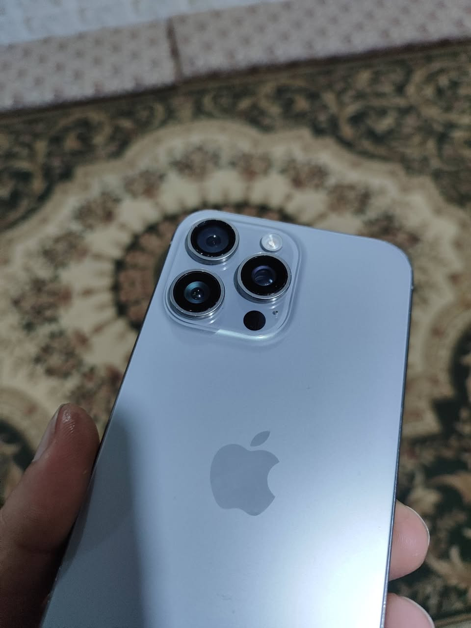 15برو ماكس ذاكرة256 السعر 350 
للاتصال او واتس اب *********** شاشة بلادية شغالة فقط بيهة سواد فوگ بالزاوية تقريبا بگد الفلاش الخلفي مو هواي 
 وعطل بالخريطة بالمعالج مكاني شهربان ومتواجد ابغداد يفيد اصحاب التفصيخ
