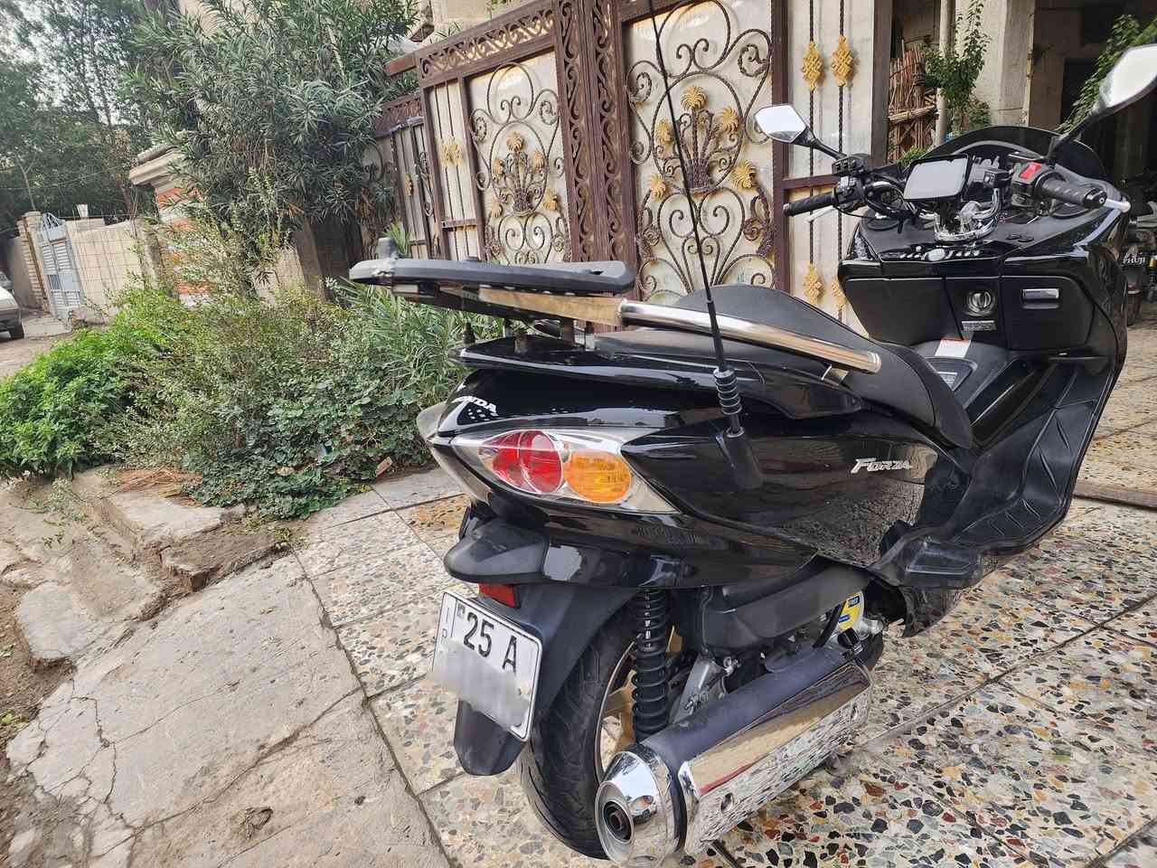 السلام عليكم 
فورزة صفر 10 فول مواصفات مكفوله ونظيفه جدا ومرقم بأسمي رقم انكليزي مواصفات : 

7 كير 4 تحويلات 

مسجل يعله وينصه ويه السكليتر مع تحكمات كامله

ABS نظام

شاشه كار بلي  مع GBS

هيتر تدفئة يدات

ويل ذهبي 

سبايدر مع سيبايه يجي قطعه وحده ستيل

جنطه اصليه

منفذ usb يدعم الشحن السريع + بلوتوث

لايت زنون عالي ناصي

مرايات فايبر كاربون لد ضوئي

ستاند موبايل اصلي

عنوان بغداد 

اخوتي الاعزاء الشراي يتصل عالرقم ***********  بي واتساب
