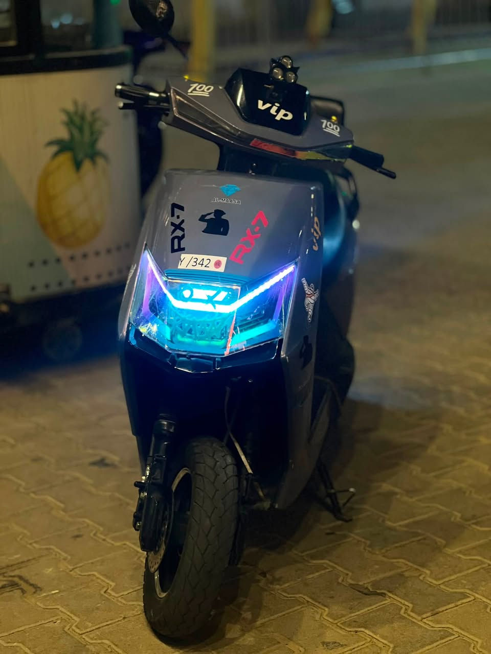 ماطور شحن للبيع
بومة ثلاثية اربع اوضاع .
بطاريات مفولة شرط فحص.
لايت سبع الوان و تكدر تسويه طبيعي.
نقص فقط جاملغ .
الكشر نضيف.
بيه ستيكرات.
السعر ٤٥٠ وبيه مجال للشراي .
للتواصل على  ‭***********‬

