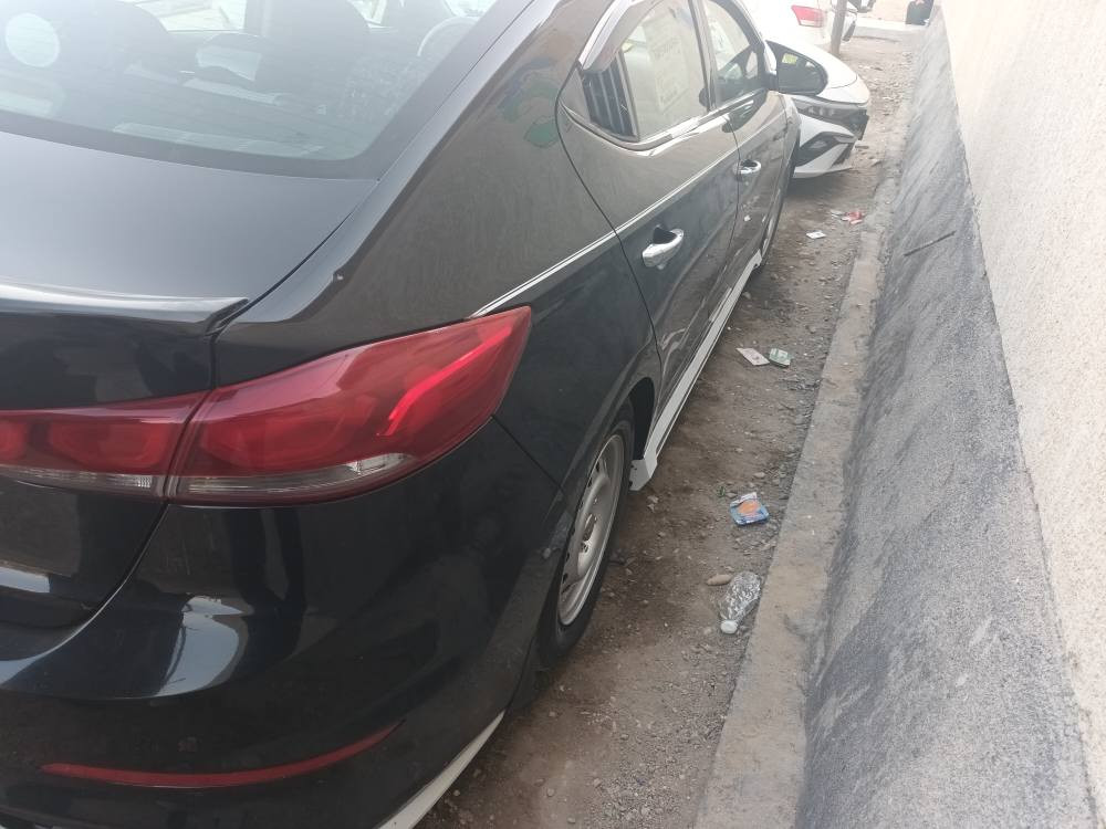 يالله. 
السلام عليك. 
النترى. مديل 18.للبيع. ماشيه 80-ميل
وارد امريكي...جاملق الايسر مبدل... باب جهة العبري. مبدل... دوسه صبغ.. تخم تاير جديد. باتري جديد. سياره حره بئسمي جاهزه للاخير ما بيها اي نقص. 
للاستفسار. ***********.متواجد فقط اتصال البصرة, العراق
