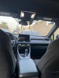 رافور للبيع    2024 هايبرد صور حادث كما توضح صورة لون أبيض صدفي محرك 2...