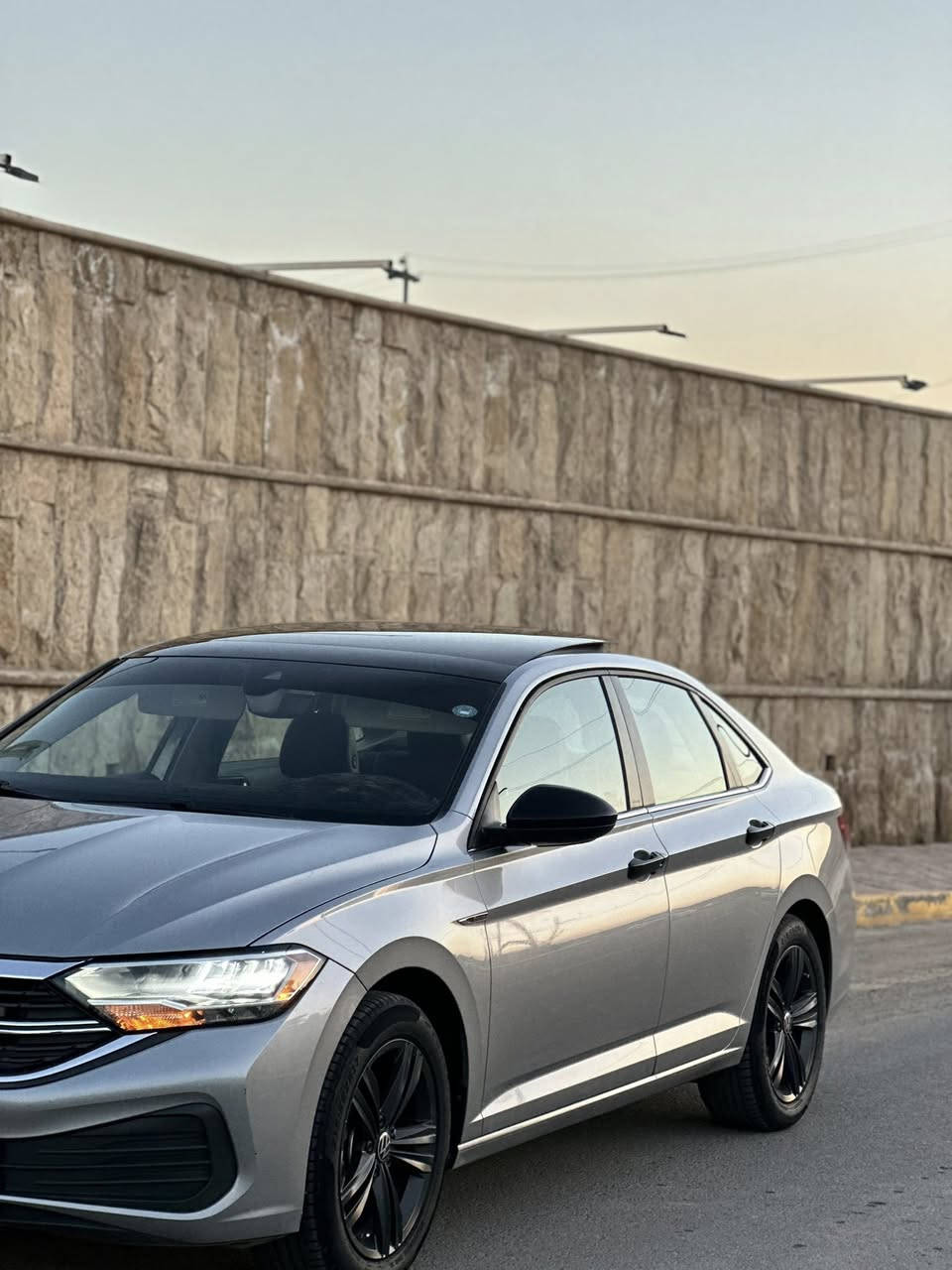 السلام عليكم
رمضان كريم ونبلش بعروض العيد 
جيتا SE
موديل ٢٢
هزه جديد
رقم أربيل الجديد
سنويه جديد
ماشيه ٥٥ الف كيلو 
شرط التحويل 
.
الضرر 
باب وره السكن صبغ فقط 
بدون دواخل شرط الفحص 
.
المواصفات 
بانوراما 
كشنات جلد
رادار امامي 
رادار جانبي 
كشنات تدفئه 
عداد ديجتال 
هاند بريك بصمه 
وبقية المواصفات المعروفه 
.
العنوان الموصل حي نركال 
ارسل رقم 9 لمعرفه السعر او الاتصال على الرقم 
***********
