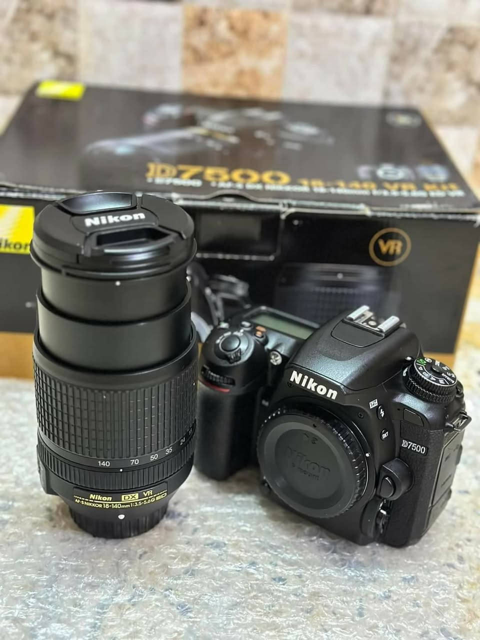 كاميرا ٧٥٠٠  غنيه عن التعريف K4  الباب كارتون ستر ٧  كي  مع كافة ملحقاتها 
بدي  مع القباقه
 عدسه ١٨     ١٤٠ مع القباقه 
 بطاريات ٢   وحده  غير مستعمله 
حزام جديد غير مستعمل 
لاصق شاشه ضد الكسر 
جلاتين اصلي 
السعر الاتصال على الرقم  ***********
