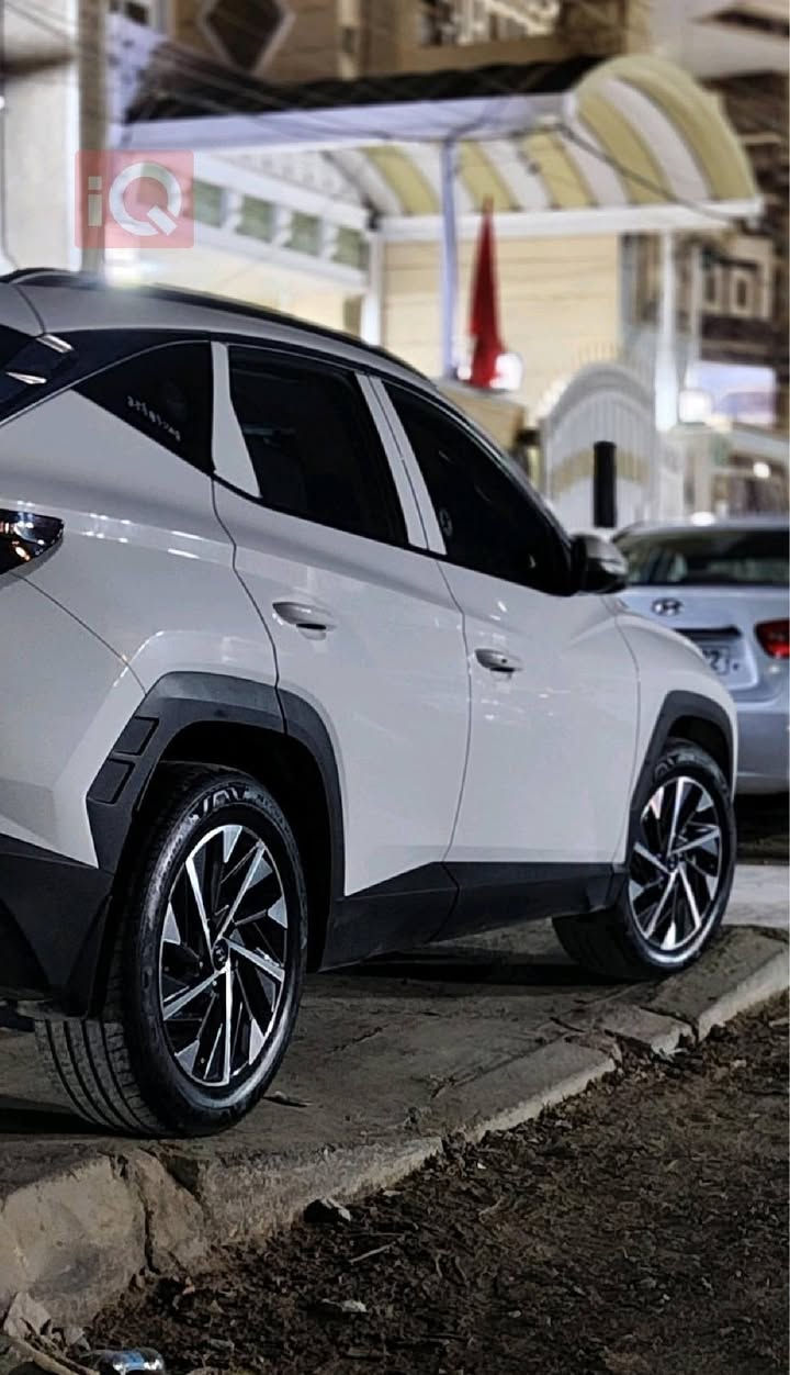للبيع | هيونداي توسان 2024 خليجي 🇰🇷

إذا تبحث عن توسان نظيفة ومتعوب عليها، فهذه السيارة تستحق المعاينة.

- موديل: 2024
- وارد خليجي
- اللون: أبيض
- الممشى: 60,000 كم
- مستلمة صفر كيلومتر وعلى يد شخص واحد فقط
- المحرك والكير كفالة
- السيارة بضمان شركة الأولى 
- محتفظ بجميع تسجيلات دخول السيارة إلى شركة الأولى وإجراء الصيانات الدورية

الإضافات والمميزات:
✅ عازل حراري ( أصلي ) السياره بالكامل
✅ كار بلاي لاسلكي
✅ برمجة احترافية لسماعات الوكالة (الصوت خرافي)
✅ أرضية جلد دوشمة من أرقى الأنواع للمحافظة على  السيارة
✅ السيارة مهتم بها جدًا، نظيفة وبحالة الوكالة

الملاحظة الوحيدة:
غمازة بسيطة جدًا في الباب الخلفي الأيمن، ولا تؤثر على السيارة.

📍 الموقع: بغداد

📞 للاستفسار والاتصال فقط: ***********

الخاص مغلق، يرجى الاتصال مباشرة.
