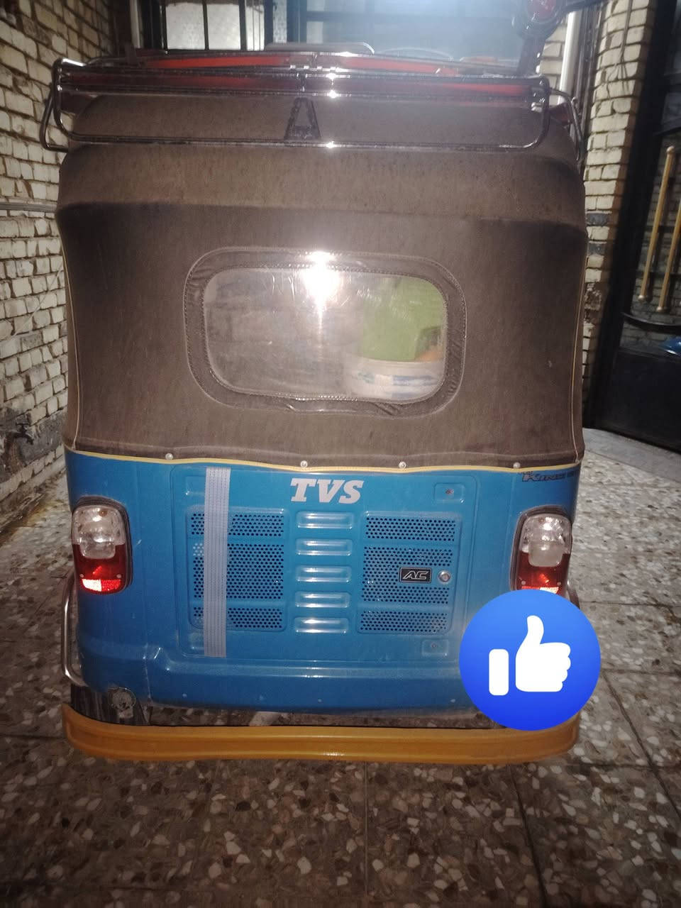 السلام عليكم تكتك مديل 22 TVS الرقم كربلاء انكليزي مشروع وطني وين ما جان تحول   للبيع نضافه الكشر 95  طخه مابي نضيف كلش المحرك خير من الله اسبانه ماخلي علي نضيف كلش _ محوره الدبلات باجاج مكصوصه الكصه مالته تخبل والجوزه كذالك هم محوره باجاج يعني تكتك تخبل وحله من الصوره بيه ملاحضات بسطيه بس _  التكتك كبل لشارع وبيه كبات تخم ضامهن
السعر 7600 وبيه مجال متواجد فيس و رقم ***********
