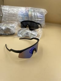 صنع أمريكي • ١٢ قطعة