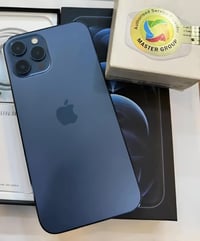 للبيع ايفون 12 برو ماكس دبل سيم كارت مكفول ممفتوح الجهاز وياه كارتونته...