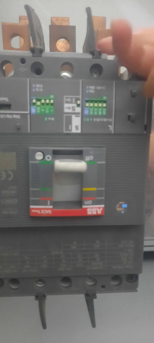 عندي هاذا صندوق معه قاطع دوره  ***********
