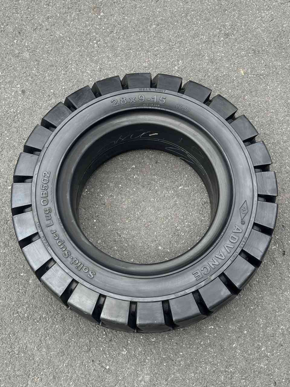 Premium 28*9-15 solid forklift tires for 3-3.5t forklifts.
No flats, long lifespan, bulk discount available.
Message me for details!
What size forklift tires do you need? Comment below


**إذا كنت صاحب هذا الإعلان وتريد حذفه لأي سبب، رجاءا أرسل رسالة إلى الدعم الفني**