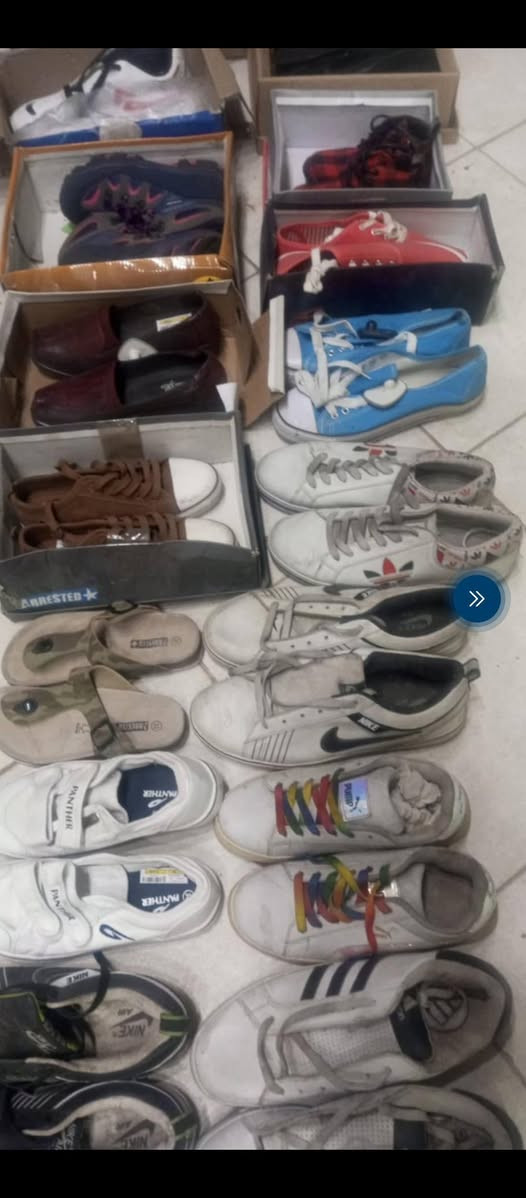 16زوج احذيه مشكل صناعه بي هندي وبي فيتنامي 
جديد غير مستخدم 
كلهن 60الف


**إذا كنت صاحب هذا الإعلان وتريد حذفه لأي سبب، رجاءا أرسل رسالة إلى الدعم الفني**