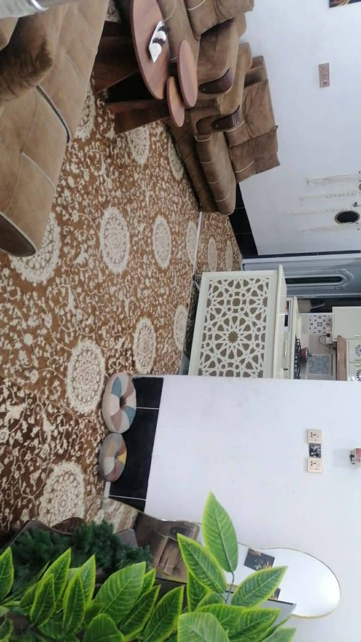 دار للبيع 🏠
طابو زراعي سند ٢٥ المساحة ١٠٠ م
طابقين بناء جديد يتكون الطابق الأول من استقبال وصالة وغرفة نوم وصحيات والطابق الثاني صالة وغرف نوم ٢ وصحيات كما موضح بالصور
 الموقع بهرز حي القادسية الفرع المقابل لأسواق صباح الدليمي
السعر ٩٥ وبي وجال بسيط
للاستفسار الاتصال على الرقم ***********
