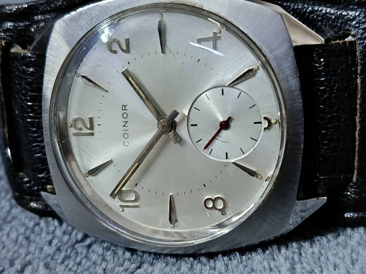 تحفة من زمن الاناقة
ساعة كوينور سويسري
انتاج الستينات
نصب تكويك سنتر ثواني منفصل
قطر جامبو ٣٨ ملم
نظافة عالية جدا
السعر ١١٠ الف بغداد, العراق


**إذا كنت صاحب هذا الإعلان وتريد حذفه لأي سبب، رجاءا أرسل رسالة إلى الدعم الفني**