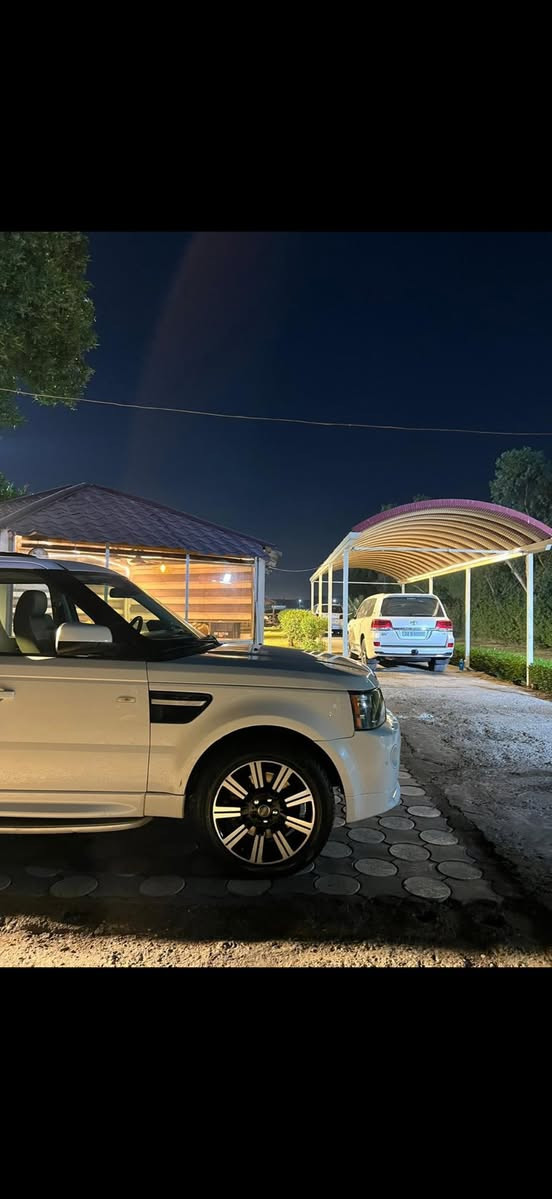 الموديل: 2013 مكينه عاديه مرغوب
اللون: أبيض
ماشيه 117الف كيلو❤️
رقم بغداد"""
📌 المواصفات الأساسية: 
جكات
5 بصمات
نضام ترحيب 
مري شفط
تحكمات ستيرن
كشنات كهرباء
💡 ملاحظات: السياره بيها الباب الخلفي كلير نص منه مصبوغ بدوون حادث
💰 السعر المطلوب: 140وبيه مجال 
📞 للتواصل:***********
