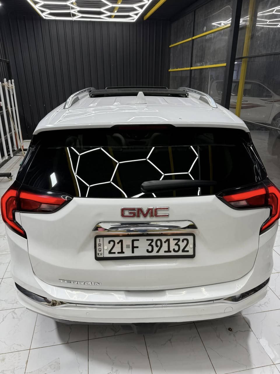 جمسي تيران ٢٠١٩ دينالي السياره فول للاخير
حادثه جاملغ وبنيد وجنطه يعني ٣ قطع صبغ 
ماشيه ٨٨ الف كيلو 
مكانه السيدية 
مكينه وشواصي مكفوله 
رقم سلمانيه الجديد سنويه جديده 
السعر ١٦٥ وبيه مجال للشراي 
***********
