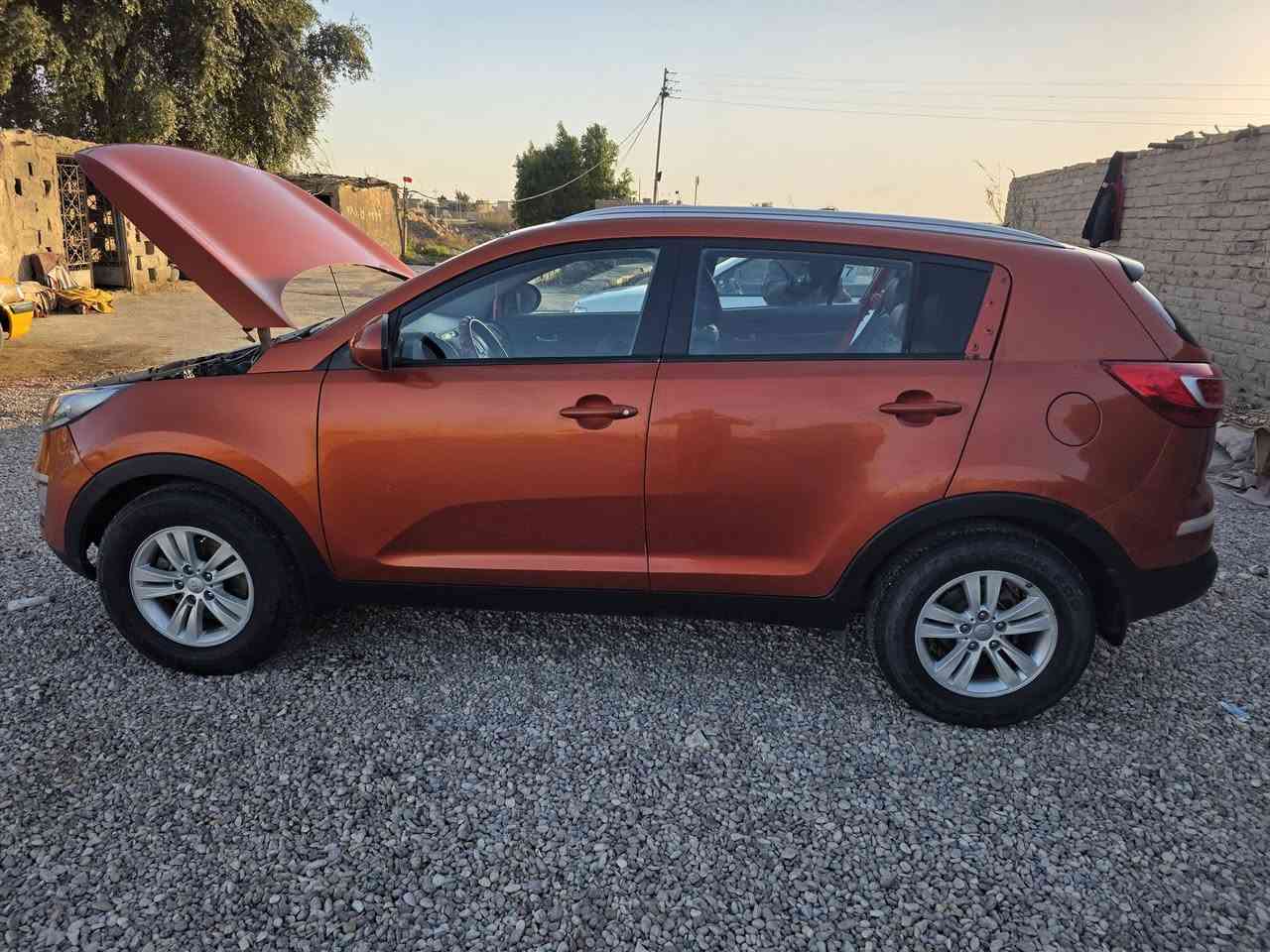 السلام عليكم سبورتج 2013 سياره جاهزه وخير من الله خليجيه ربع ماذب عليه ترايك وين ميعجبك سياره بسمي هزه ورقم جديد صار سبوع  السعر ١٤٠ وبيه مجال لشراي كلشي كدامك شراي تصل مو شراي لا تتصل ***********
