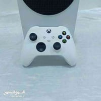 xbox series s 512gb استخدامه قريب ال 7 اشهر  نظيف بنظافة الجديد  متوفر...