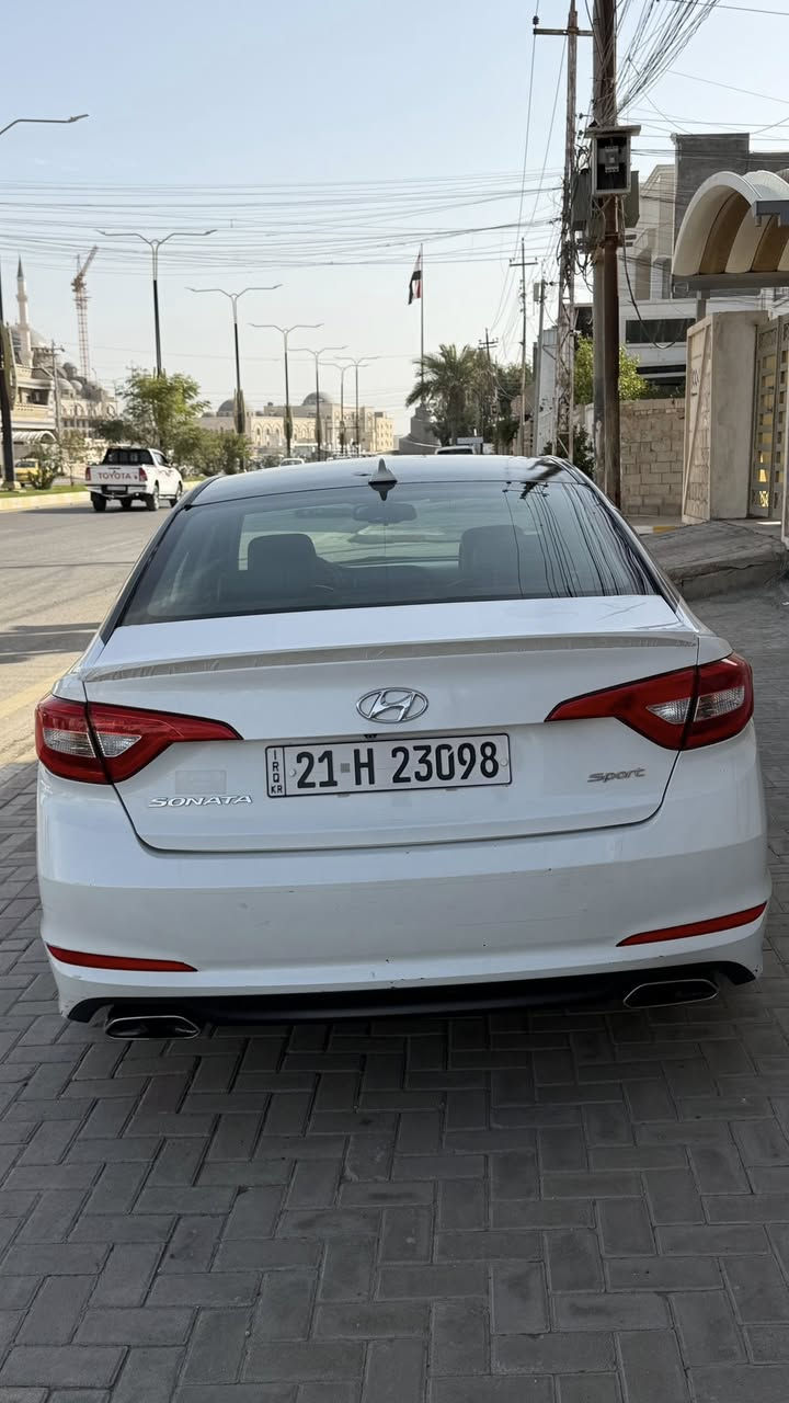 السلام عليكم 🌹 للبيع 🌹 
سوناتا موديل 2017 
وارد امريكي رقم سليمانيه بأسمي تحويل مباشر 
حادث بنيد بسيط جداً 
صور الحادث بالمنشور 
بدون دواخل شرط 
مواصفات فول سبورت  SPORT
🍀شاشه جبيره 
🍀كامره 
🍀تحكمات ستيرن 
🍀بصمه تشغيل وابواب 
🍀فتح صندوق عند الاقتراب
🍀سلايت 
🍀كشنات جلد وكهرباء 
🍀اشاير مري 
🍀محرك 2400 
🍀ويل ١٧ كروم 
🍀السياره جديده وجاهزه
بطارية و اطارات جديده 
🍀ماشيه 130ميل 
السياره بيه تقشير صبغ بالقماره و الصندوق واني غلفته فابلون اسود 
السعر 125ورقه 
والشراي يتفضل 
***********
***********
العنوان الفلوجه🌹
