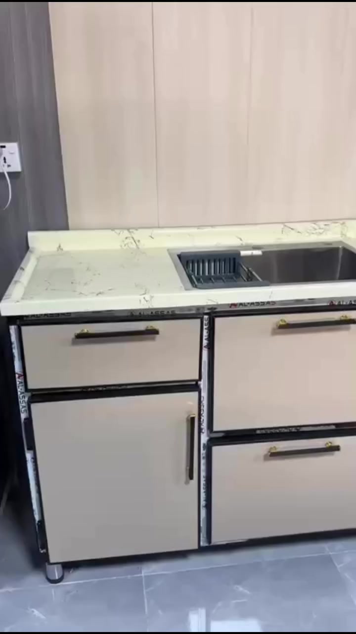 سنك. متر ونص 

مثل الفيديو. 

المنيوم.  صيني درجة اولى 

بليت. 0.7

يوفي. صيني 

مرمر صناعي 

حوض سنك سلستيل 

 #كريستال_هوم #كاونتر #مطبخ #بغداد #بصرة


**إذا كنت صاحب هذا الإعلان وتريد حذفه لأي سبب، رجاءا أرسل رسالة إلى الدعم الفني**