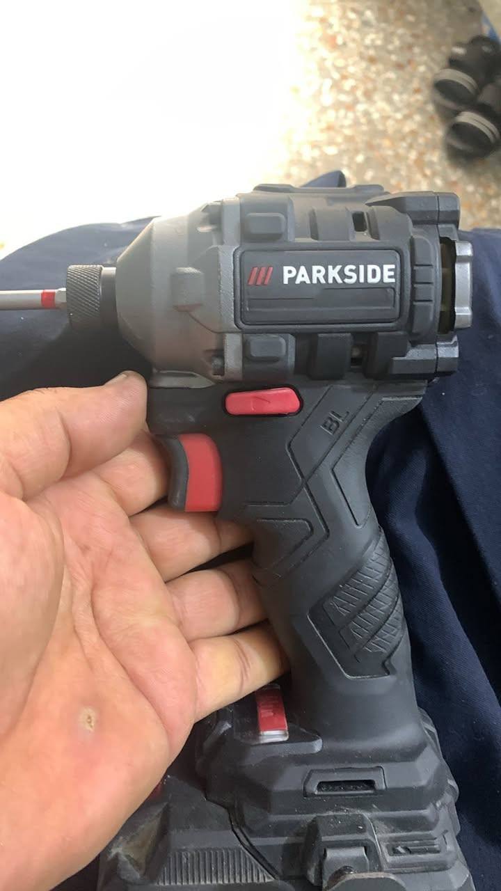 للبيع دريل براك سايد  معه بطاريه لك غير مستعمل السعر 110 ألف المكان الدوره هاتف ***********
