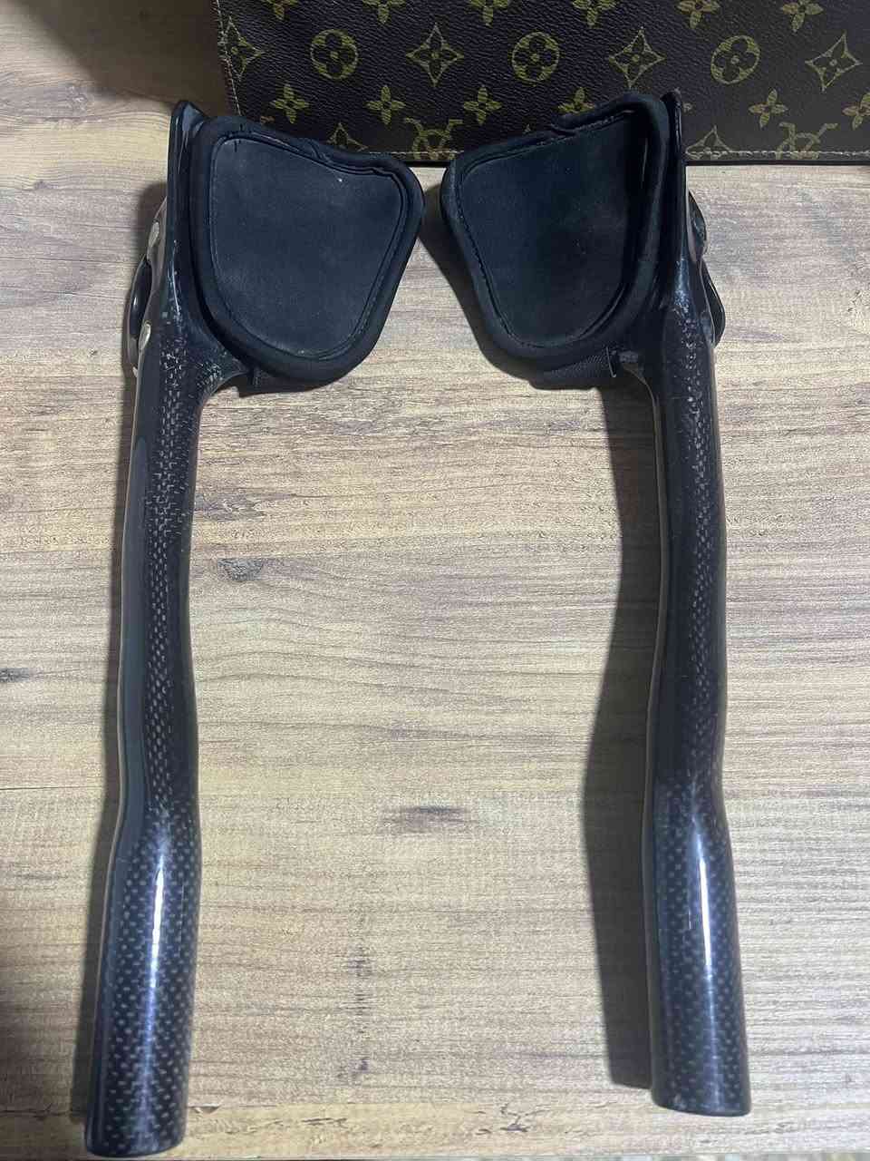 سكتات كاربون
ما مستعملات فقط مشدودات وفاتحهن من الدراجة 
السعر 20 الف 
عنواني السيدية


**إذا كنت صاحب هذا الإعلان وتريد حذفه لأي سبب، رجاءا أرسل رسالة إلى الدعم الفني**