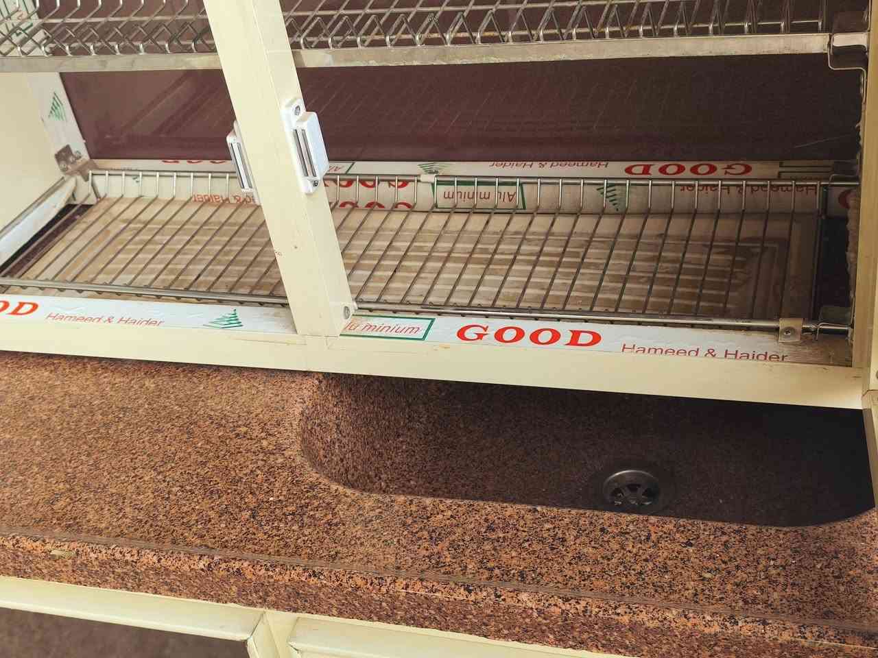 غراض بيت للبيع العنوان كربلاء الشراي يتصل ***********
