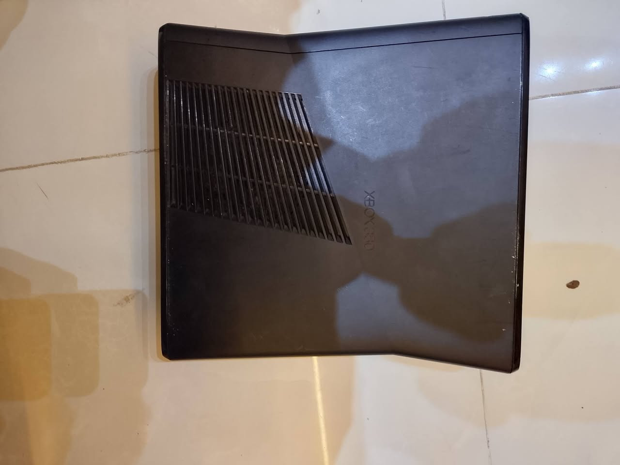 جهز اكس بوكس للبيع الجهاز نضيف ما مفتوح يدتين كيبل محوله طلقتين الجهاز سعره 125بي مجال حك الجيه الاستفسار واتساب***********
