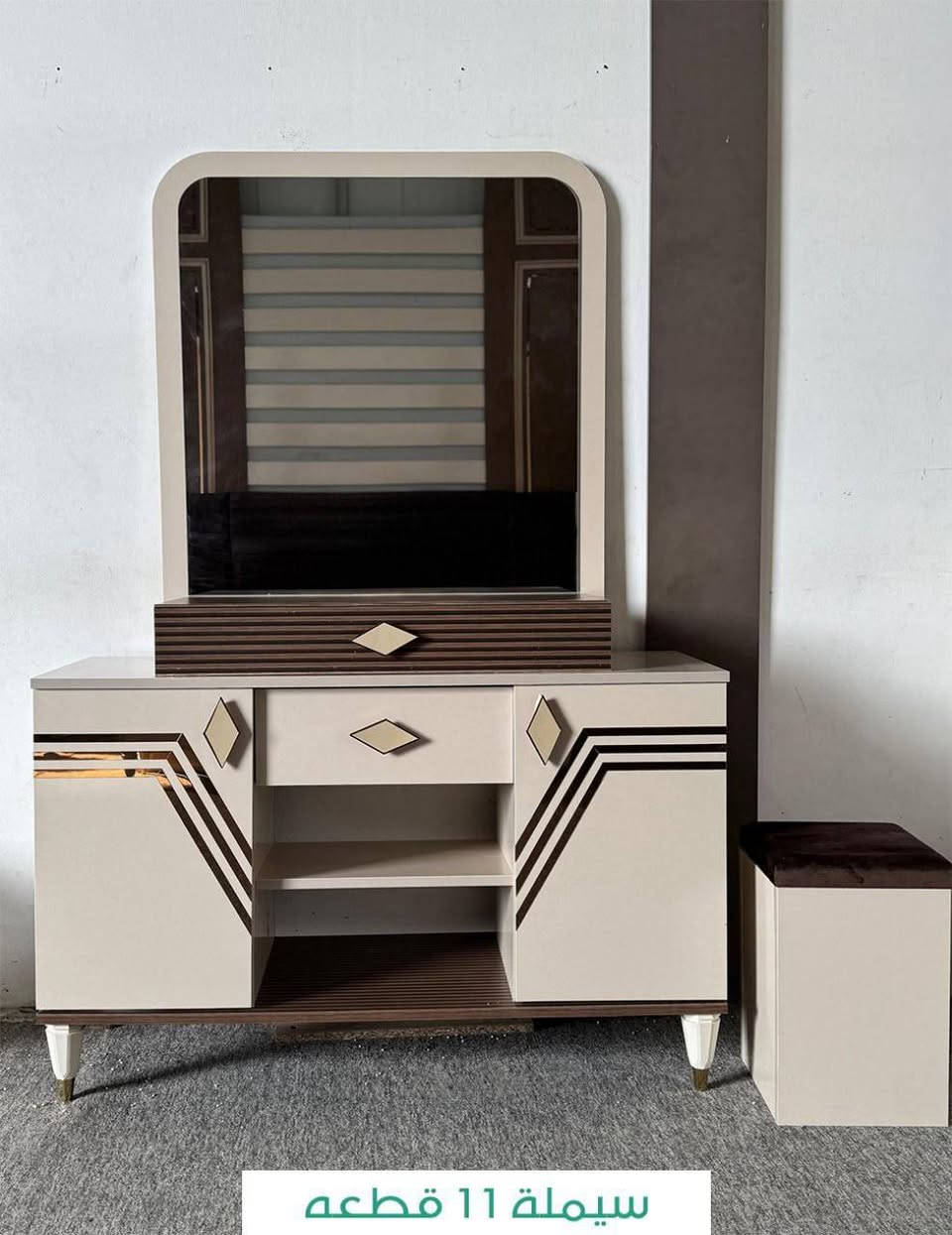 تم وصول موديل
💥💥 سيملة ✨💥
*غرفة نوم تركي 11قطعه*
متوفر  بلون * كريمي  *
✅سرير مخزن
✅نرمادة وسجة هايدروليك
✅معملنا الأصلي 

♦️كنتور 250*220
♦️سرير مخزن 
200سم ×180سم
♦️ملحق اضافي85*220
♦️ميز تواليت 
♦️ كومدي عدد2, ظهر عالي اناره💡
♦️مرايا قيافه 
♦️شازلون 
♦️طابورية 
♦️درور
♦️ميز TV

السعر مليون و300 الف  

شد ونقل 
- بغداد مجاناآ
- ⁠اطراف 20 الف 
- ⁠محافظات 100 الف


**إذا كنت صاحب هذا الإعلان وتريد حذفه لأي سبب، رجاءا أرسل رسالة إلى الدعم الفني**