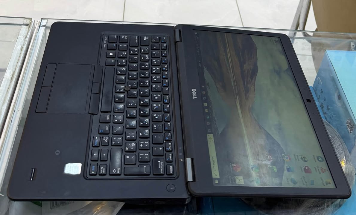 حاسبة للبيع 7450 DELL
مواصفاتها
رام 4GB
هارد 256GB SSD من شركة سامسونك
معالج core i5-5300U
الهيرتز 2.30
كيبورد ضوئي 
شاشة 180 درجة
السعر 250 الف
مكاني النجف حي المكرمة شارع مكتب الرشيد قرب شارع الوائلي
رقمي *********** النجف, العراق
