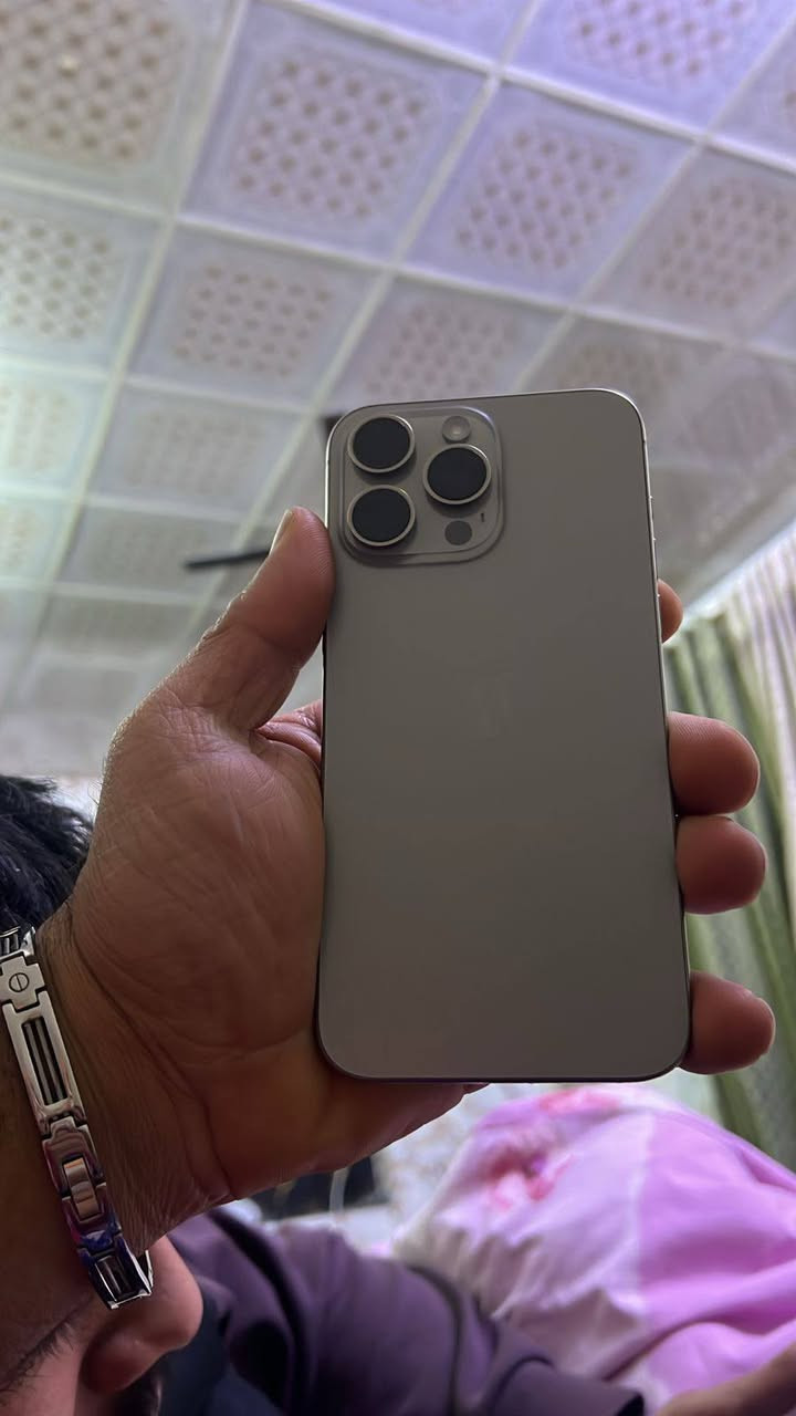 ايفون 15برو ماكس   نضافه فول ماستر وتر برو. بطاريه 94.   256.  ***********   للبيع.  اوراوس اب17.
