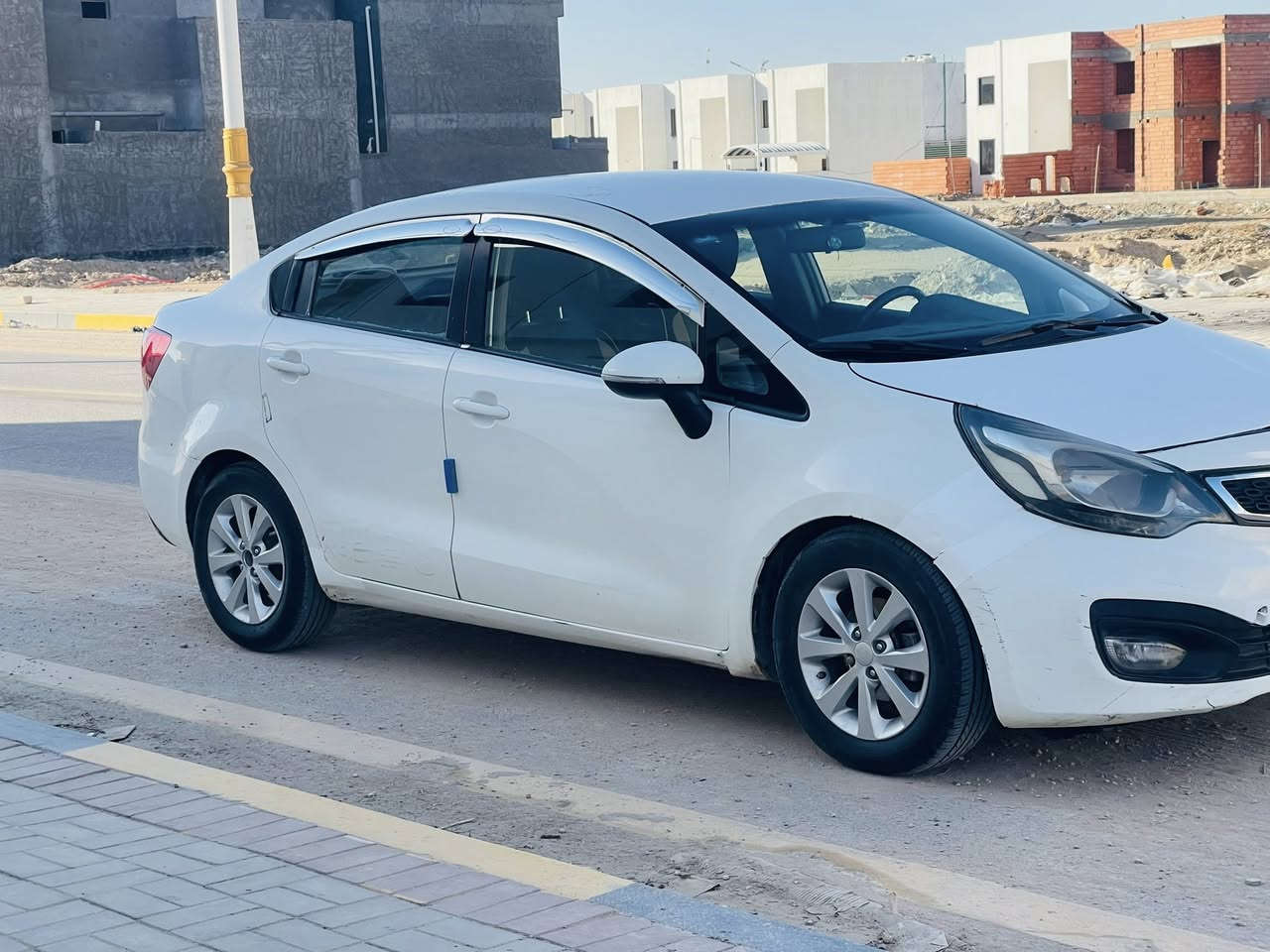 للبيع كيا ريو ٢٠١٣ خليجي جاهزة مكينه وكير وحدادية وتبريد السيارة جاهزة وجديدة بسمي بيه صبغ جاملغ وبنيد فقط بدون ضربة عابرة السعر ٧٨ وبيه مجال بسيط للاستفسار *********** المكان السماوة
