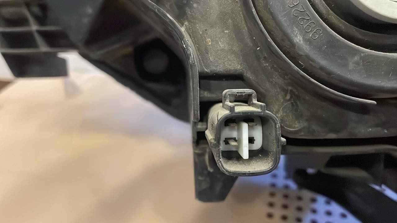 لايت اصلي طرف اليمين تيوتا فورنر ابو العدسه البوابه عالي ناصي زينون بلادي
يشتغل من موديل ٢٢ الى ٢٤
السعر /٣٥٠ دولار 
سعر بلاش بالنسبة للايت  الاصلي

للاستفسار//***********
مكانه بغداد الشالجية 
يوجد توصيل لكل انحاء العراق
ملاحظة اي كسر ماكو بالظهر او بالاذاين
