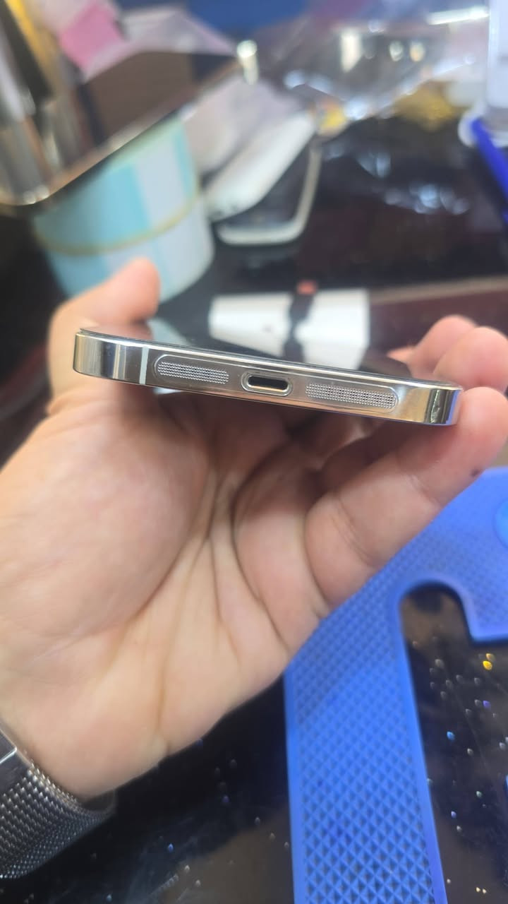 ايفون 13 pro max
بي فطر بل ظهر سعر التبديل مالته ٢٠ الف
و شاشه محروكه سعر تبديل الشاشه الاصليه ب ١٢٠ دولار

 ذاكرة  128
بطارية 70
سعر الجهاز 300 الف قفل
شرق اوسط 
واتساب  ***********
