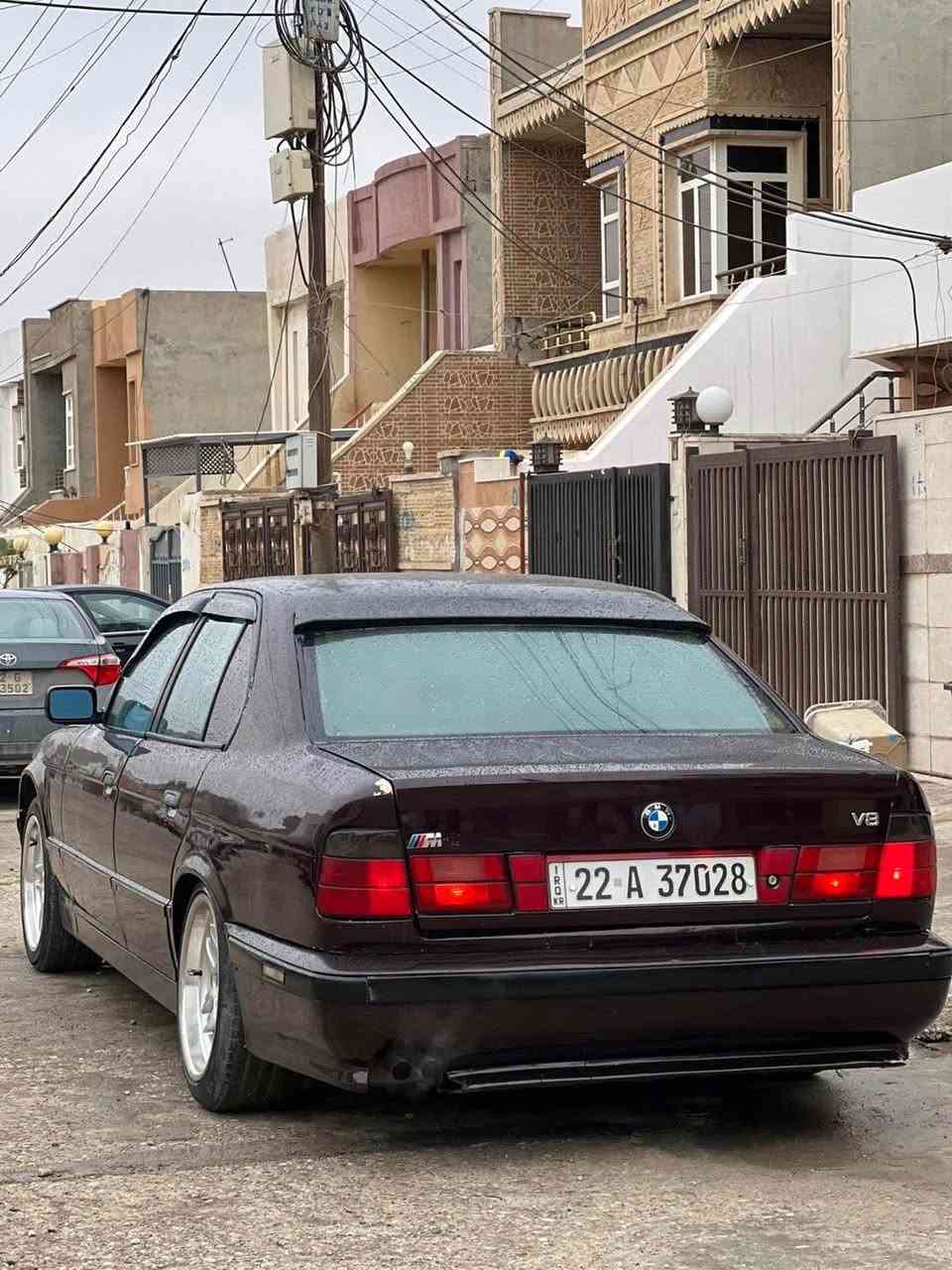 BMW//E34//1991//528iگيرعادى 
گيرومه كينه و اكسلى به شه رت
فول فولى گيرعاديه سلايده 
سه نه وى و هه زه ى نويه به ناوى خومانه 
جوارتايه و ويل نوى له ژيره 
سه ياره كه له قوه تى خويى بيزاره 
*********** أربيل, العراق
