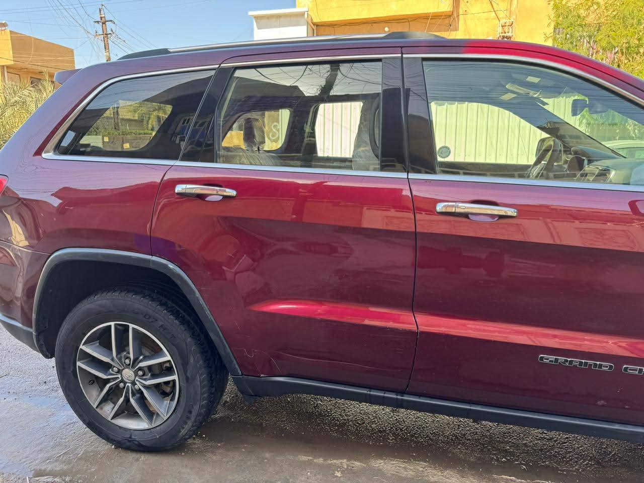 السلام عليكم
للبيع جيب 2018 لمتدد 
حادث بسيط بدون ايرباك فقط جاملغ امامي وباب خلف السايق  ومباوكين حاملغ خلفي ويهاا وصور الحادث مرفقه 

لمتدد فوول الفوول 1/1 عده الفتحه 

بصمة ابواب وشتغيل 
كشنات جلد 
كشنات كهرباء
رادار امامي خلفي جوانب 
توقف ذاتي 
نضام ايكو نورمل سبورت 
دمام 
صندوك كهرباء 
كساس وكامره 
شاشه جبيره 
وهواي مواصفات منذكرت 
رقم بغداد دولي سنويه ورقم جديد 

🛑السعر. 186 وبي مجال بسيط 

***********☎️
