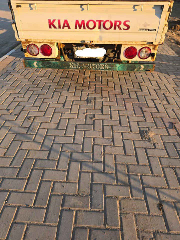 سلام عليكم
للبيع كيا بنگو موديل 2010 
محرك 3000 (سبلاين)
تخم تاير للاستفسار أكثر أتصل على الرقم 
***********
***********
