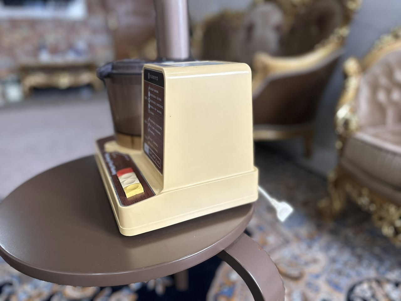 محضرة طعام (سانيو) ياباني استيراد المنشأة العامة للتجارة العراقية مستخدمة بنسبة نضافة عاليةجداا
تحتوي على:-
1- قرص تبشير 
2-قرص تقطيع (دوائر)
3-قرص تقطيع اصابع(فنكر)
4-سكين ثرم لحم
5-عجانة 
السعر خاص من يرغب بالشراء يرجى مراسلة الصفحةوسيضهر رقم الهاتف عند مراسلة الصفحة للراغبين بالاتصال


**إذا كنت صاحب هذا الإعلان وتريد حذفه لأي سبب، رجاءا أرسل رسالة إلى الدعم الفني**