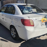 كيا ريو 2011 مكينه 1600 بيها طختين وحده يم قبق البانزين وحده بالمقدمه ...