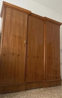 كنتور ٣ أبواب • مرايه طويلة • رفوف داخلية