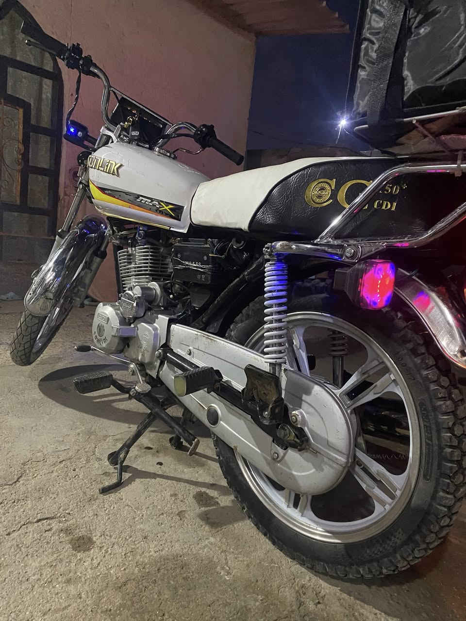 سلام عليكم دراجه خمسه كير مديل 23جاهزه كهربائيات تيرات جدد داجه باديه   منفيس  موجود سعر 500 مكانيّ بغداد


**إذا كنت صاحب هذا الإعلان وتريد حذفه لأي سبب، رجاءا أرسل رسالة إلى الدعم الفني**