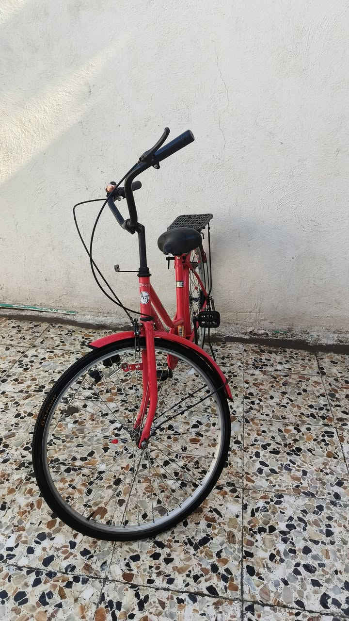 بايسكل حجم ٢٦ نظيف للبيع ٧٠ الف عنوان بغداد الشعب 
***********
