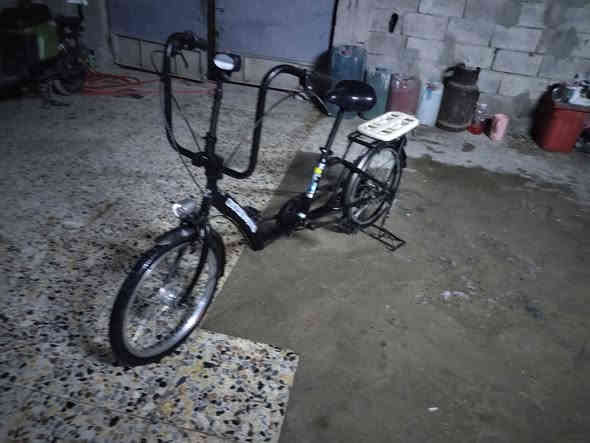 السلام عليكم بايسكل برجستون للبيع بايسكل كامل السعر ١٥٠ وبي مجال لشراي المكان بغداد  المشتل الشراي يتصل عل رقم ورجائن المو شراي لا يتعبني ***********
