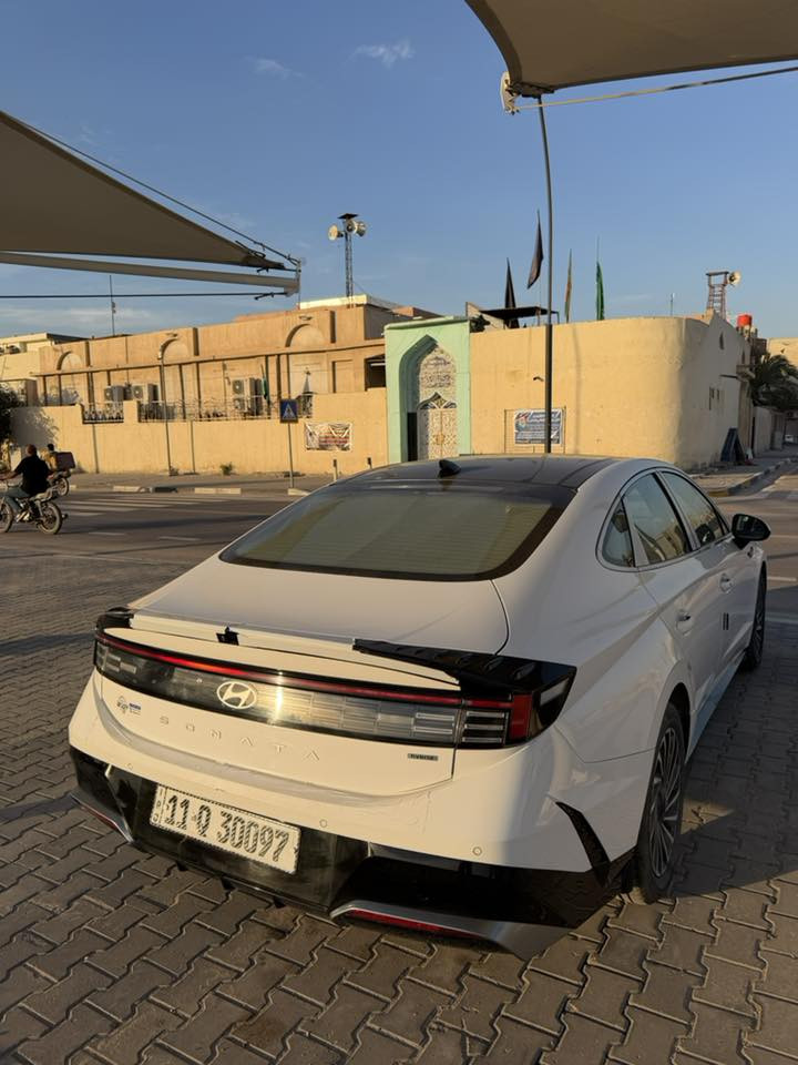 السلام عليكم 
سوناتا 24
خليجي فول مواصفات مال اقصاد 
ماشيه45 الف 
السياره جديده ع ايدي 
السعر 198 وبيها مجال 
***********
