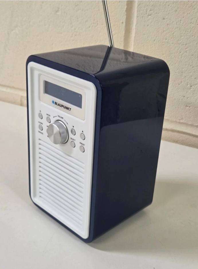 راديو ماركه بلافونكت BLAUPUNKT الجهاز باله جاي من بريطانيا نضيف جدا جدا
 السعر على الخاص


**إذا كنت صاحب هذا الإعلان وتريد حذفه لأي سبب، رجاءا أرسل رسالة إلى الدعم الفني**