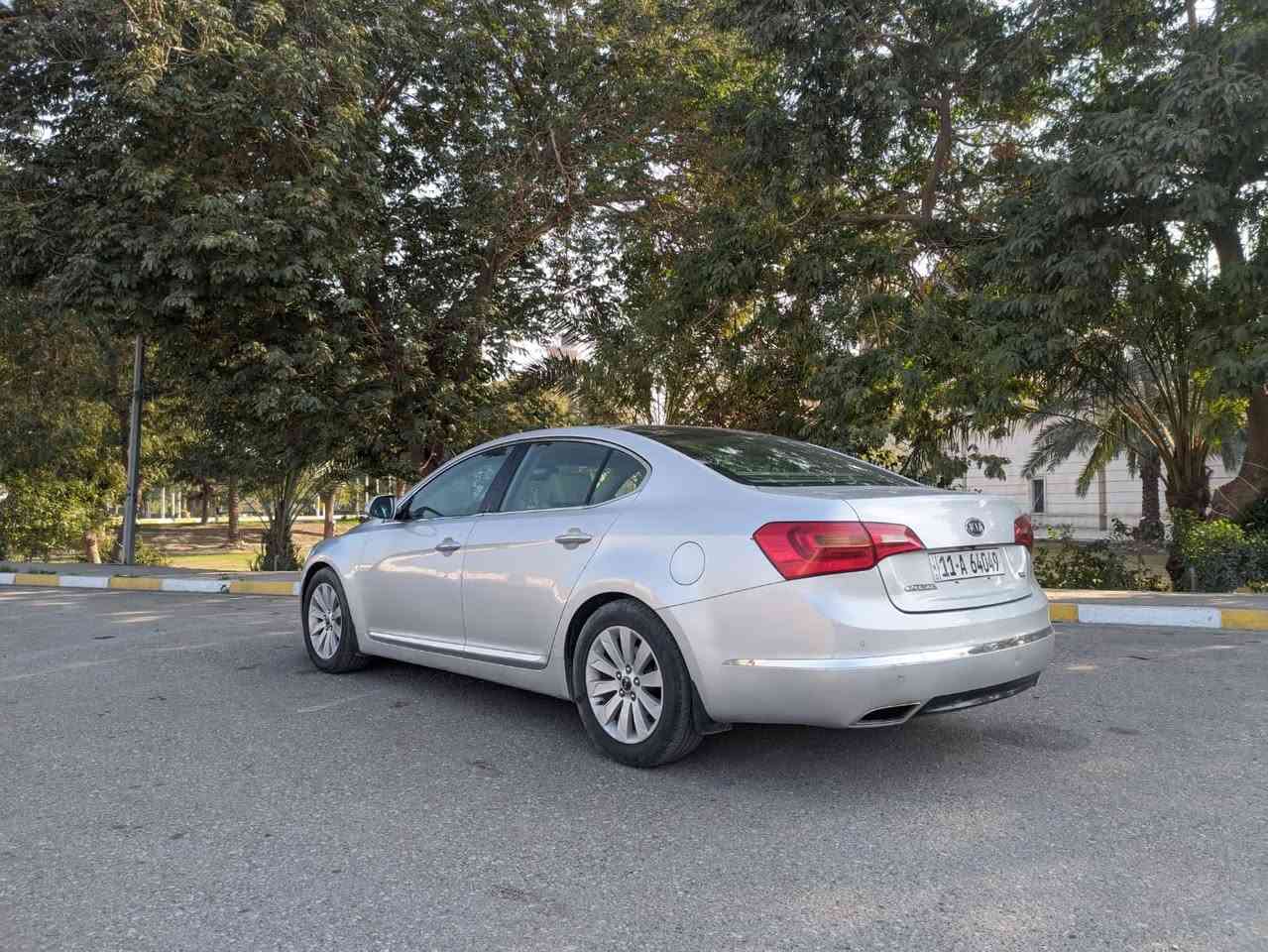 السلام عليكم 
كيا كادنزا 2011 خليجي
3500 V6 دوش
رقم بغداد وهزه  مصارلها ٧ اشهر
ماشيه 140كيلو
سونارها بل منشور
فول مواصفات
بانوراما
قطعتين تبريد
مقاعد كلها كهرباء 
 مقاعد تدفئه تبريد امامي خلفي 
برده كهرباء 
شاشه اندوريد 
صدرها جديد امامي خلفي قبل شهر شديته
منظومه احتراق جديده فيتبم وبلكات وفلاتر ودهن ومنضف جويتر وثلاجه
السياره مابيها اي نقص نهائياً بس يرادلها بوليش 
وترايك بيها للبصره 
السعر 90ورقه
مكاني الغزاليه 
***********
