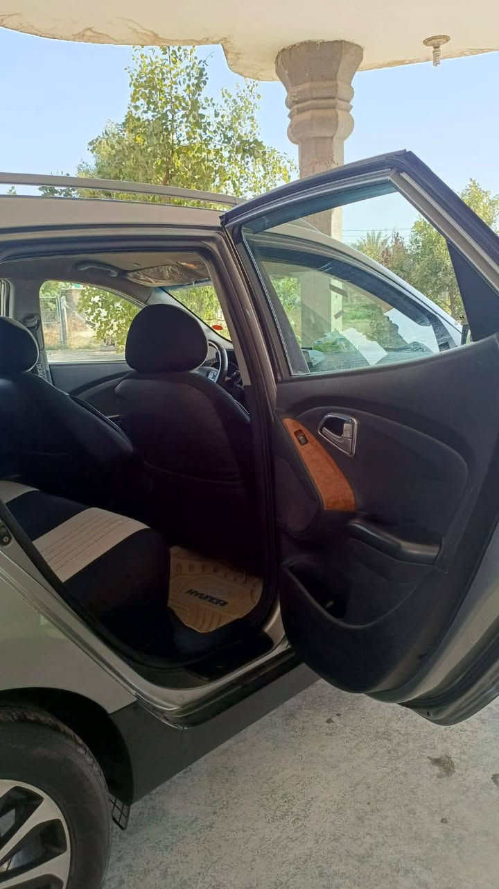 السلام عليكم من رخصة الادمن للبيع هونداي توسان مديل 2012 وارد أمريكي رقم بغداد دولي مكينة 2400 كير 6 نمر حداديه امامي وخلفي جديد صبغ 3 قطع بدون تبديل تبريد تدفئه المكان حصوة بابل السعر 128 للاستفسار *********** /
