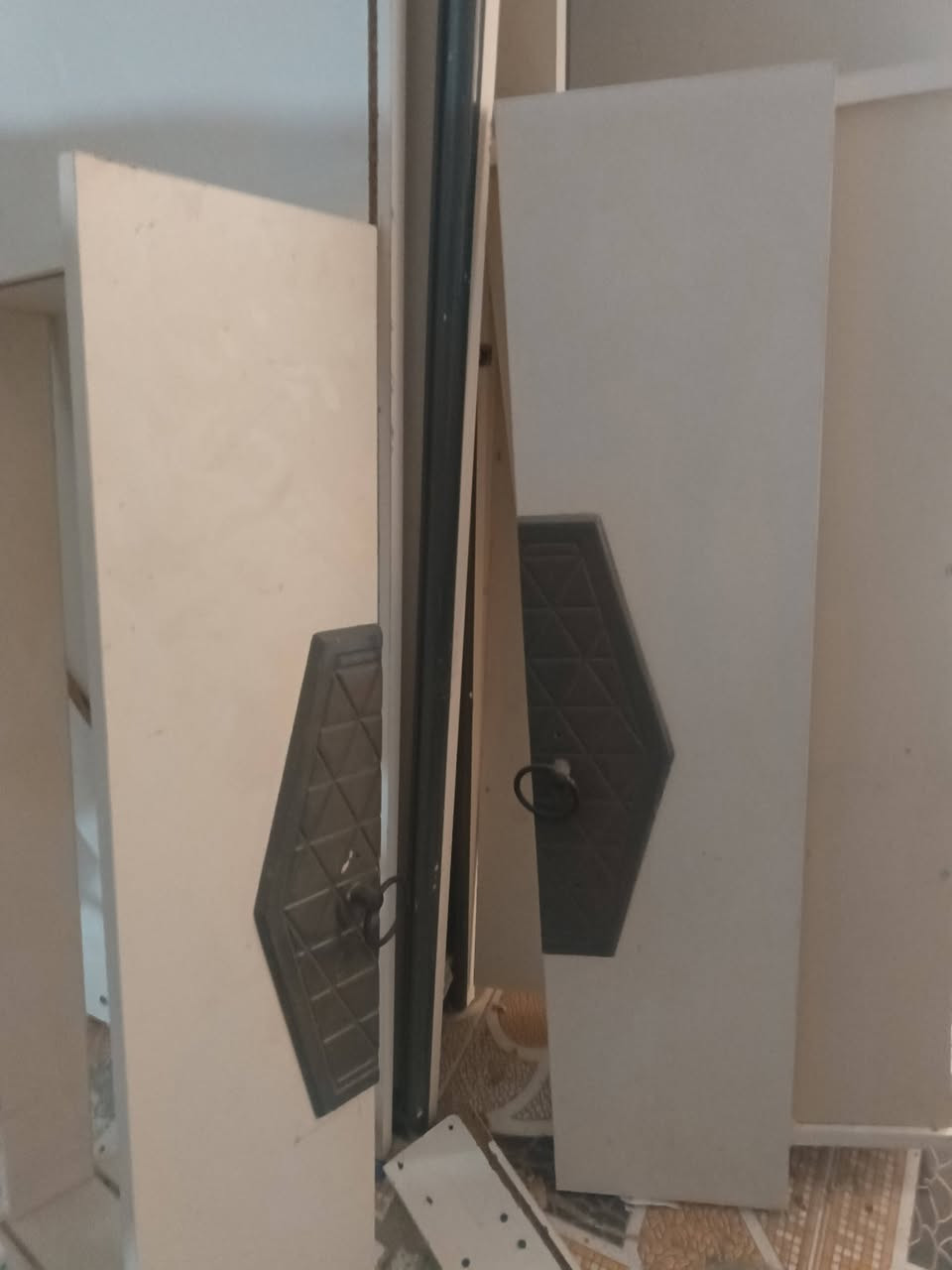كنتور عدد 2تركي اول مرة مفتوح بيها اضرار قليل يتكون من خانتين وسلايت والسعر الواحد 75


**إذا كنت صاحب هذا الإعلان وتريد حذفه لأي سبب، رجاءا أرسل رسالة إلى الدعم الفني**