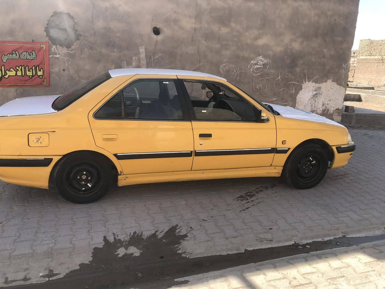 السلام عليكم بيجو بارص 2012 السياره نضيفه رقم احمر صدامي راعيها موجود انطيك رقمه وانته ويا تخابره اني ابيع هيج فقط اتصال ***********
